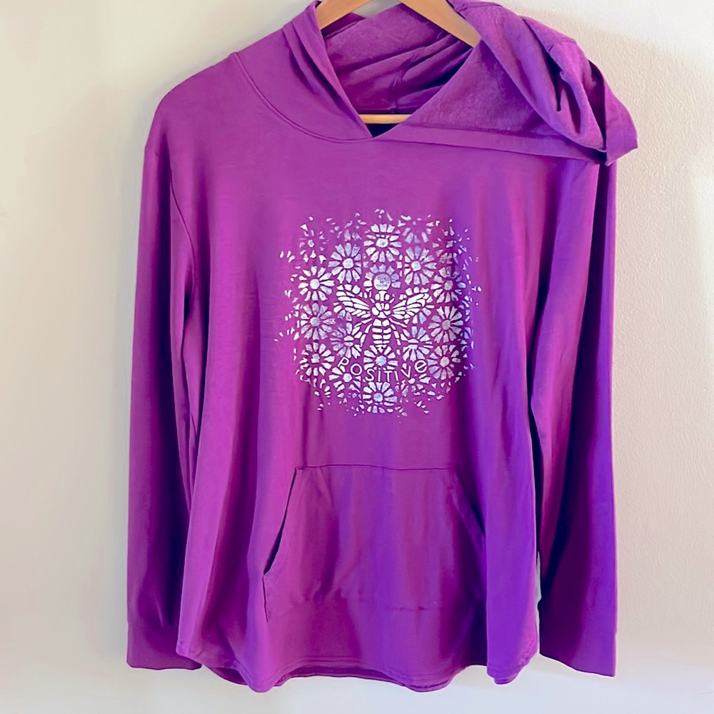 Life Is Good super-soft lightweight long-sleeved hoodie in purple. Size L